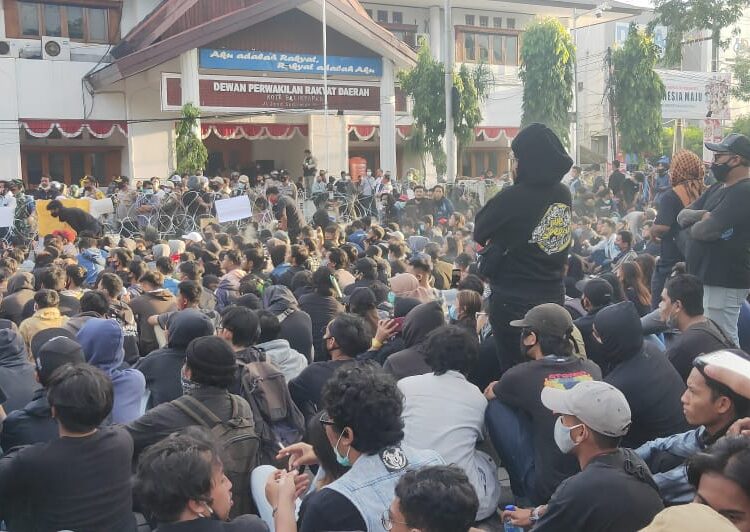 DPRD JANJI BAWA 5 PENDEMO KE JAKARTA