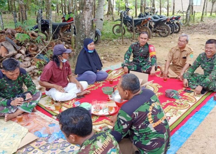 APRESIASI KINERJA TUKANG, DANDIM 1022/ TNB AJAK MAKAN BERSAMA