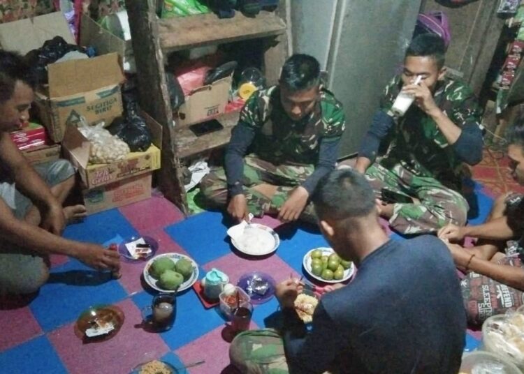 Wujudkan Suasana Harmonis, Satgas TMMD Ke 109 Makan Malam Bersama Masyarakat