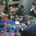 Wujudkan Suasana Harmonis, Satgas TMMD Ke 109 Makan Malam Bersama Masyarakat