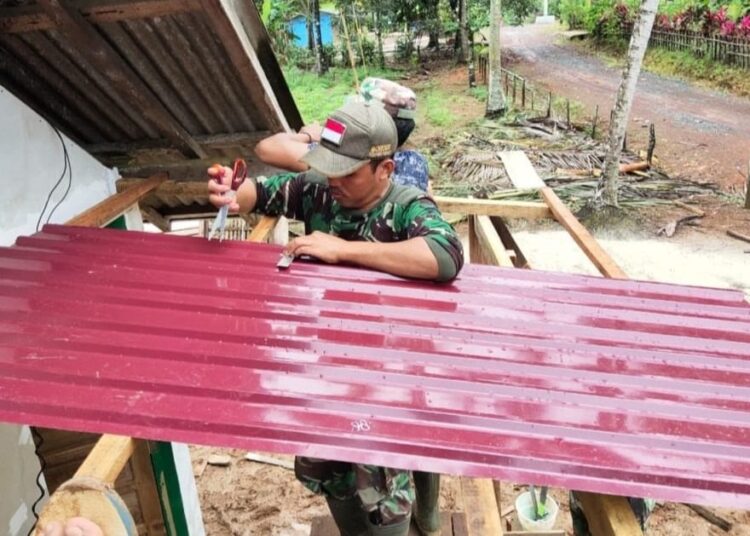 PROGRAM TMMD KE 109 KODIM 1022/TANAH BUMBU, BANTU REHAB RUMAH BAPAK WITYO