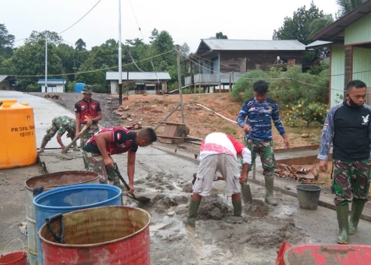 Sisa waktu 10 Hari lagi, Satgas TMMD Ke-109 Terus kebut Sasaran Semenisasi Jalan