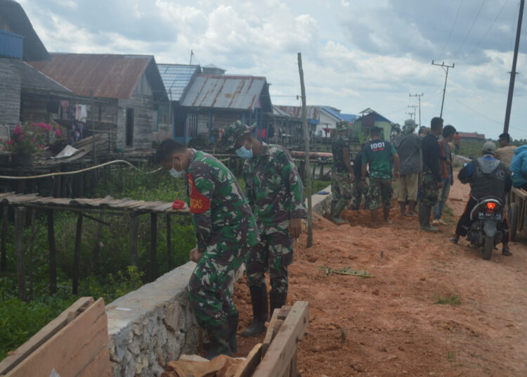 Dandim 1001/Amuntai Cek Pembangunan Jalan ‎TMMD Ke- 109 Di Desa Sarang Burung