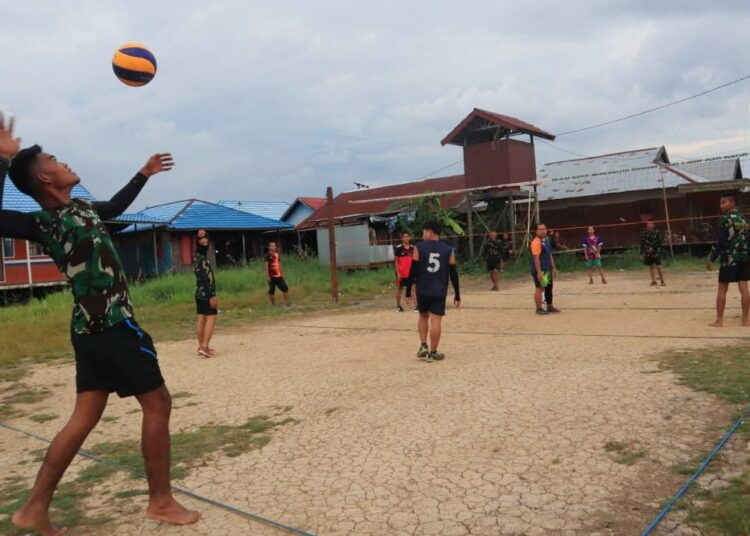 Jalin Keakraban, Satgas TMMD Laksanakan Olahraga Bersama Warga