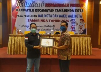 KPU SAMARINDA JADI NARASUMBER DI SOSIALISASI PANWASCAM SAMARINDA KOTA