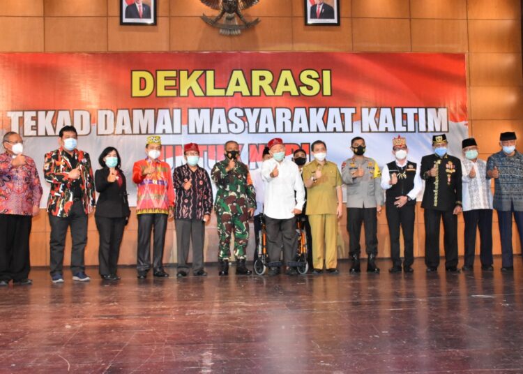 Pangdam VI/Mlw Hadiri Deklarasi Tekad Damai Masyarakat Kalimantan Timur