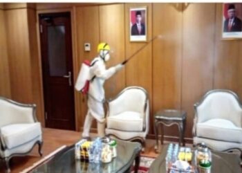 TOTAL SEMBUH BERTAMBAH, PENYEMPROTAN DESINFEKTAN DIGENCARKAN