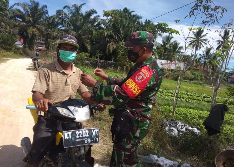 BABINSA BABULU CEGAT PETANI TAK PAKAI MASKER
