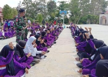 TNI LATIH BELA NEGARA PELAJAR PERBATASAN