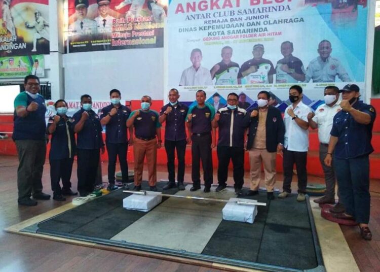 KEJUARAAN ANGKAT BESI TAK TERGANGGU COVID-19