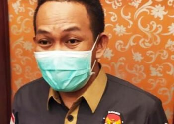 KPU SAMARINDA RESMI SERAHKAN APK DAN BK KE PASLON