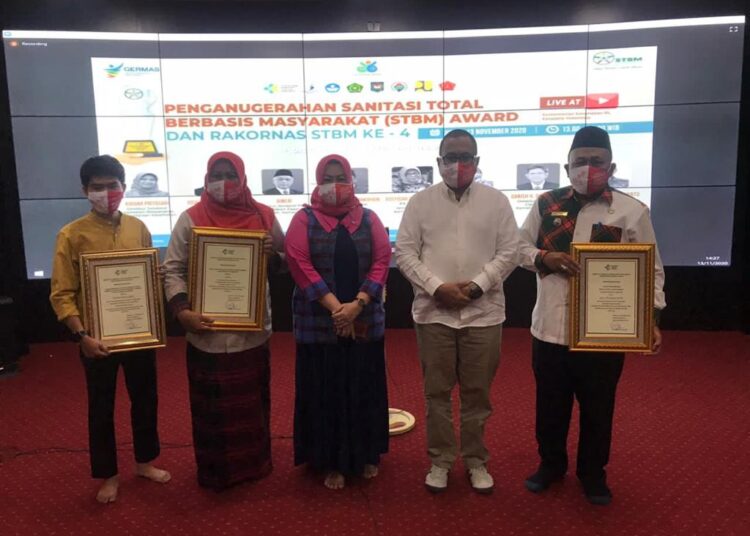 SAMARINDA BORONG PENGHARGAAN STBM DARI MENTERI KESEHATAN
