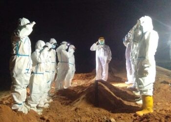 TREND POSITIF NAIK, ANGGOTA SATGAS COVID-19 DILATIH TANGANI JENAZAH