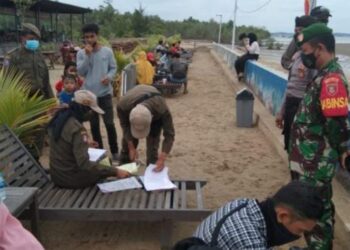 PENGUNJUNG PANTAI TAK PAKAI MASKER DITINDAK TIM GABUNGAN KODIM 0913 PPU