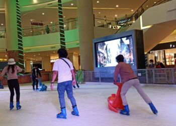 WAHANA ICE SKATING PENTACITY MALL TERAPKAN PROTOKOL KESEHATAN