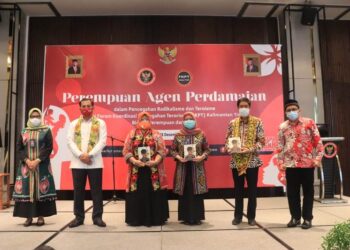 PERAN WANITA SANGAT VITAL MENANGKAL PAHAM RADIKALISME – TERORISME