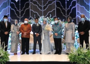 GUBERNUR HADIRI RESEPSI DAN IMBAU TAMU TAAT PROKES