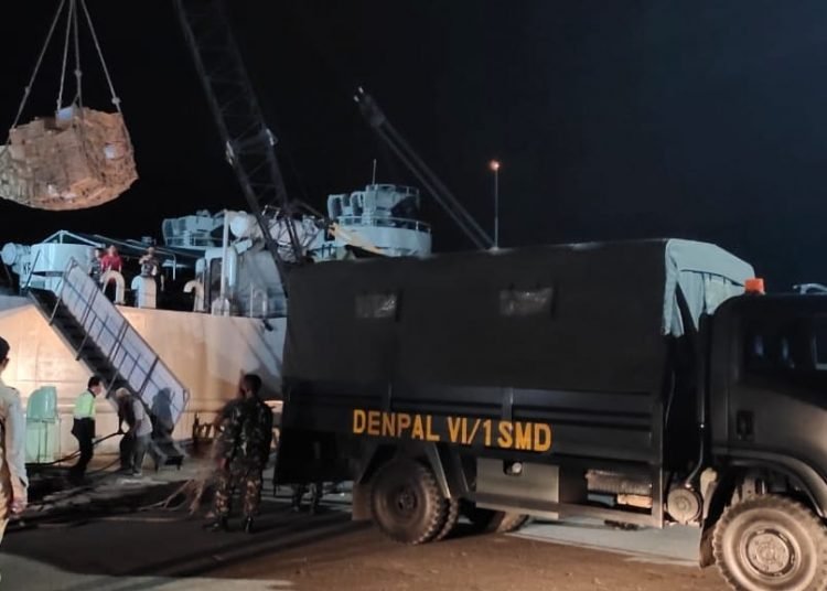 KRI TELUK ENDE – 517 KIRIM BANTU KE MAMUJU DAN MAJENE