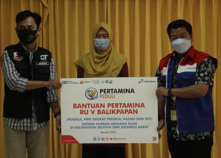 PEKERJA PERTAMINA RU V TURUT PEDULI BENCANA ALAM