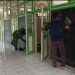 BABINSA BARABAI GOTONG ROYONG BERSIHKAN MASJID