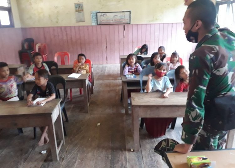 PEDULI PENDIDIKAN, SATGAS YONARHANUD 16/SBC TURUT MENGAJAR