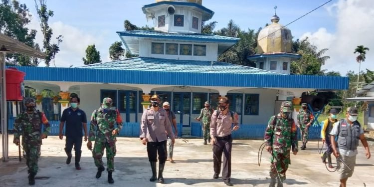 PASCA BANJIR, SATGAS COVID-19 HST LAKUKAN PENYEMPROTAN