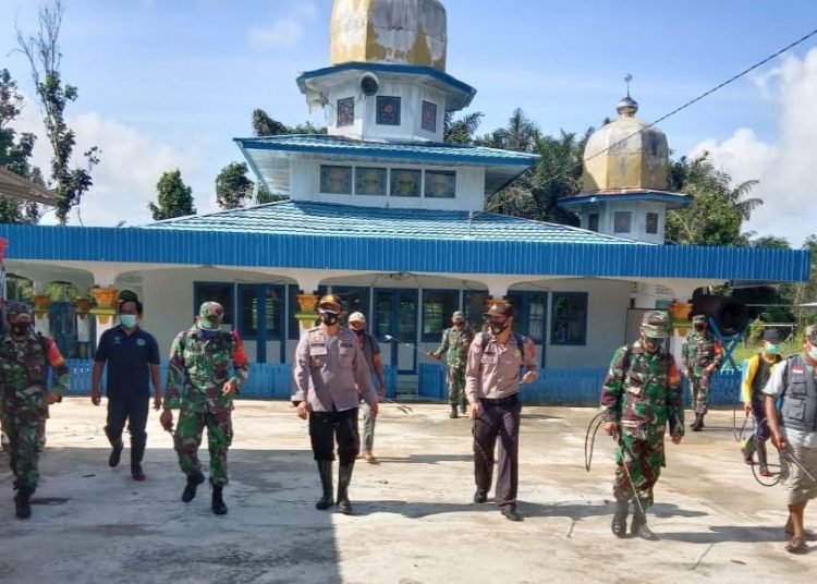 PASCA BANJIR, SATGAS COVID-19 HST LAKUKAN PENYEMPROTAN