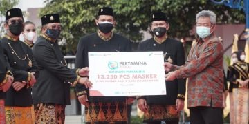 PEDULI COVID-19, PERTAMINA SERAHKAN 13.250 MASKER
