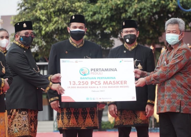 PEDULI COVID-19, PERTAMINA SERAHKAN 13.250 MASKER
