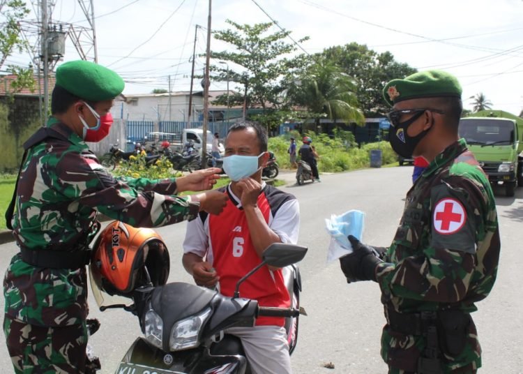SATGAS PAMTAS YONIF 614/RJP GELAR APEL OPERASI DISIPLIN PROTOKOL KESEHATAN