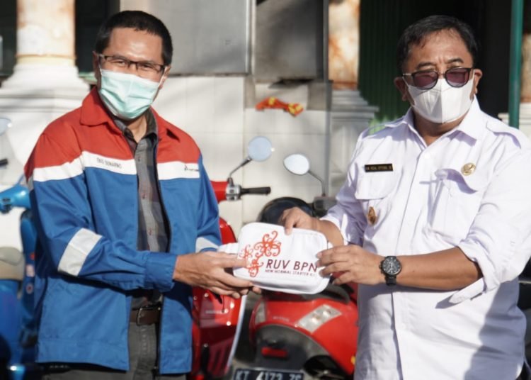 GANDENG KOMUNITAS, PERTAMINA BERBAGI MASKER