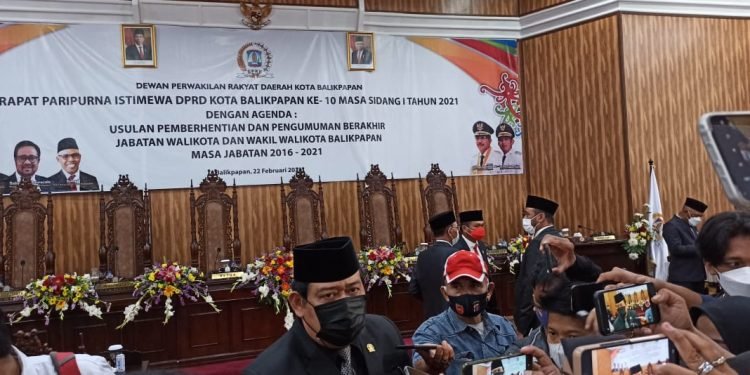 WALIKOTA BERAKHIR, DPRD GELAR PARIPURNA