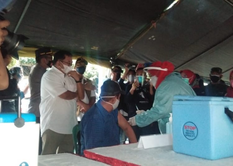 PEDAGANG PASAR MULAI DIVAKSIN