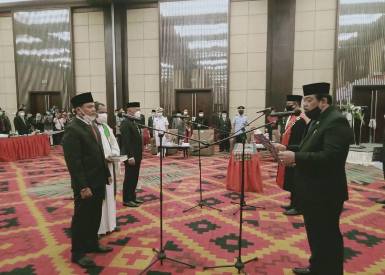 PIMPINAN DPRD SAHKAN PAW