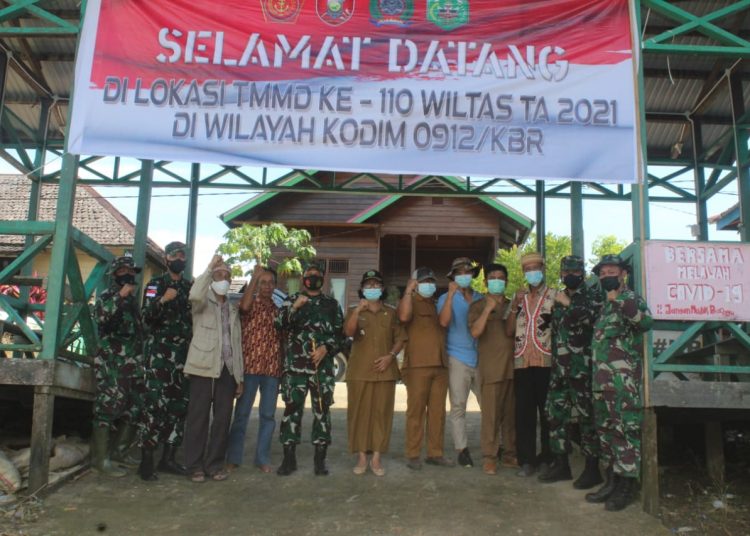 DANREM 091/ASN TINJAU SASARAN TMMD DI PERBATASAN