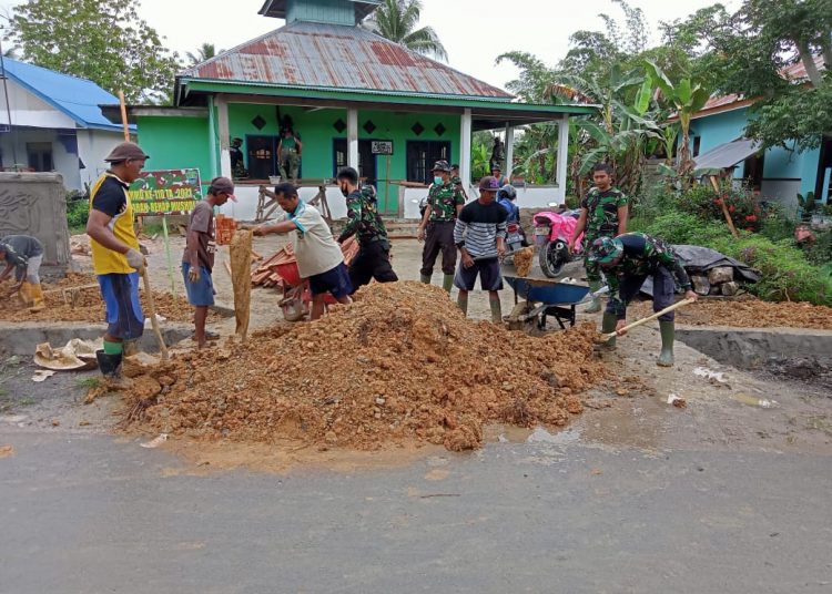 PERSONEL KODIM 0903/TSR BANGUN DRAINASE MUSHOLLA