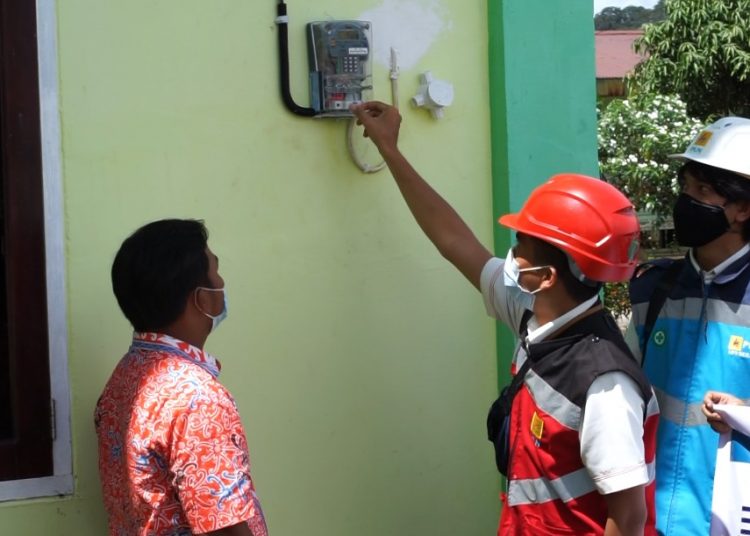 PLN HADIR TERANGI LABAN NYARIT