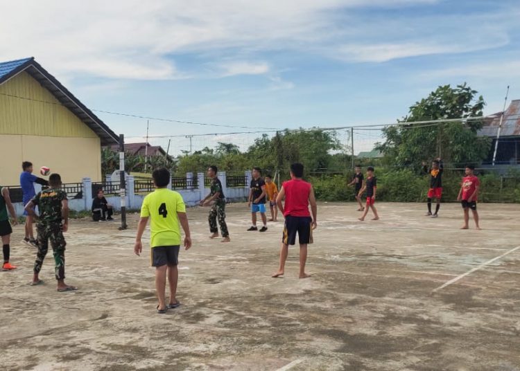 JAGA KONDISI, SATGAS TMMD OLAHRAGA BERSAMA WARGA