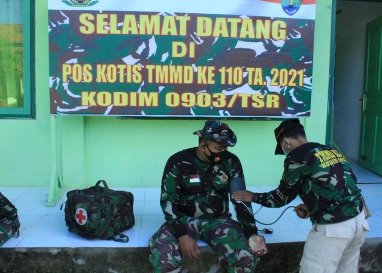 SATGAS TMMD GELAR PEMERIKSAAN RUTIN KESEHATAN