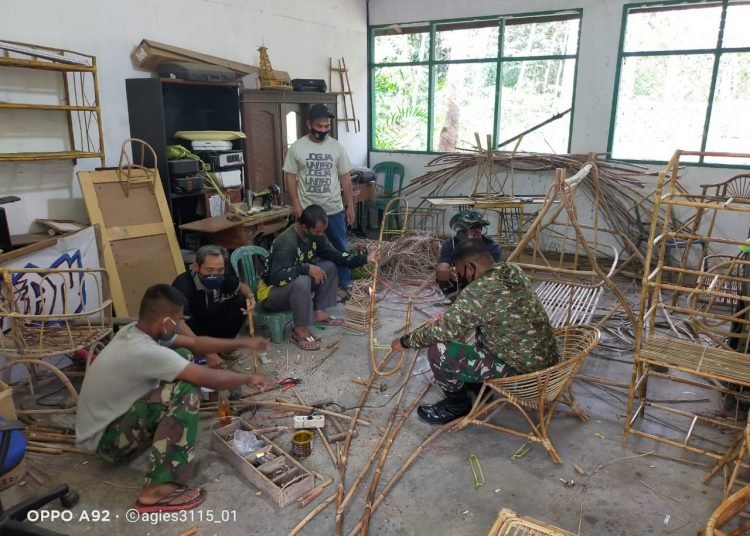 SATGAS TMMMD SAMBANGI PENGRAJIN ROTAN