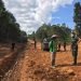 TNI BERSAMA WARGA AWASI PEMBUKAAN JALAN BARU
