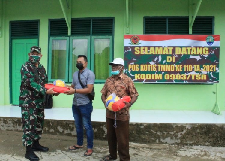 OLAHRAGA JADI PEREKAT TNI DAN WARGA