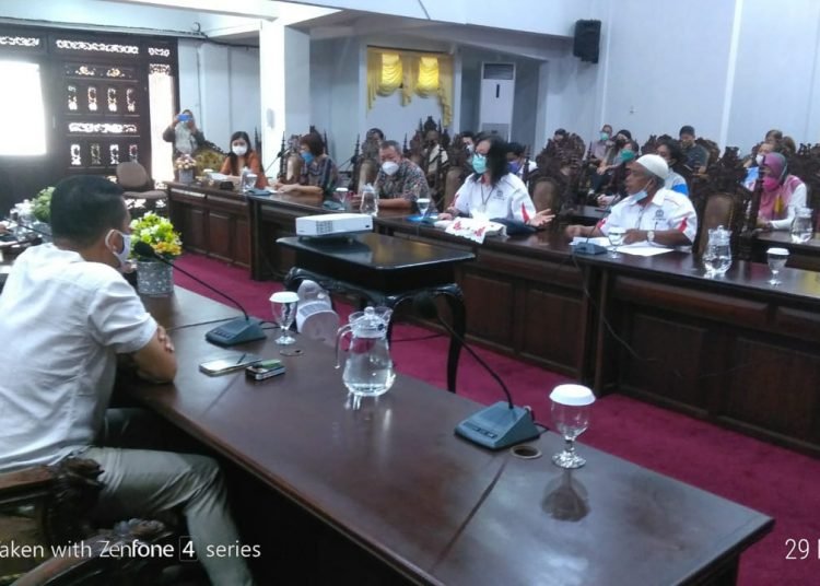 TOLAK ZONA TOLERANCE, WARGA DATANGI DPRD