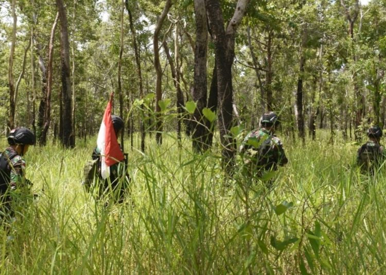 HUJAN TAK HALANGI PATROLI SATGAS YONIF 611/AWL
