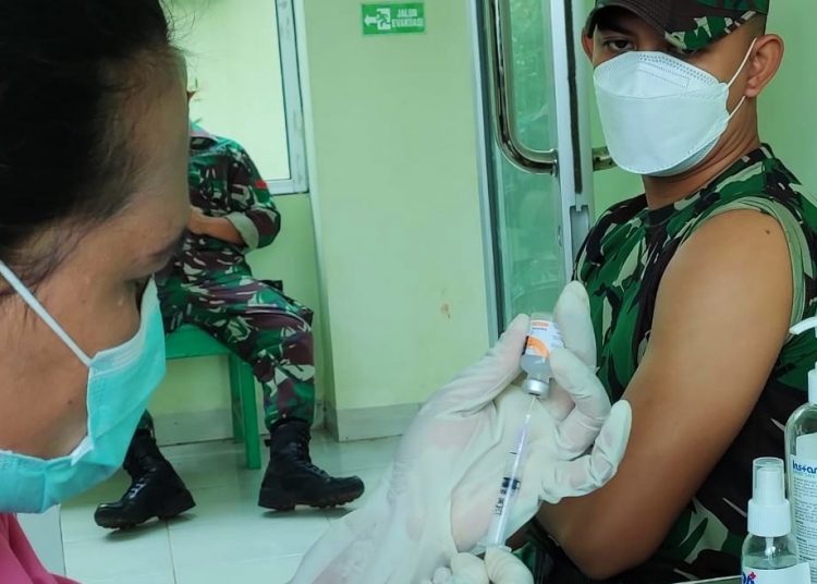 KONDISI PUASA SATGAS YONIF 611/AWANG LONG LANJUTKAN VAKSINASI TAHAP II