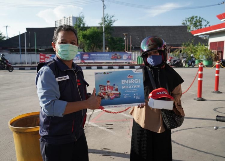 PERTAMINA BAGIKAN TAKJIL SERENTAK DI KALIMANTAN