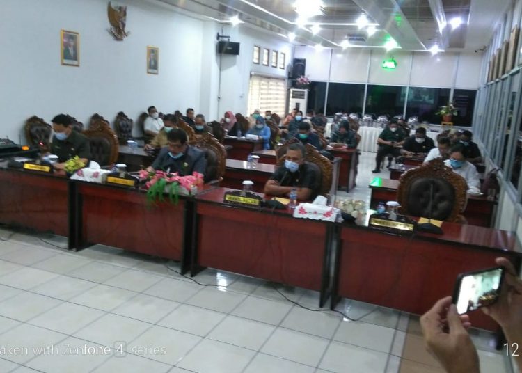 DPRD LANJUTKAN PARIPURNA TIGA RAPERDA