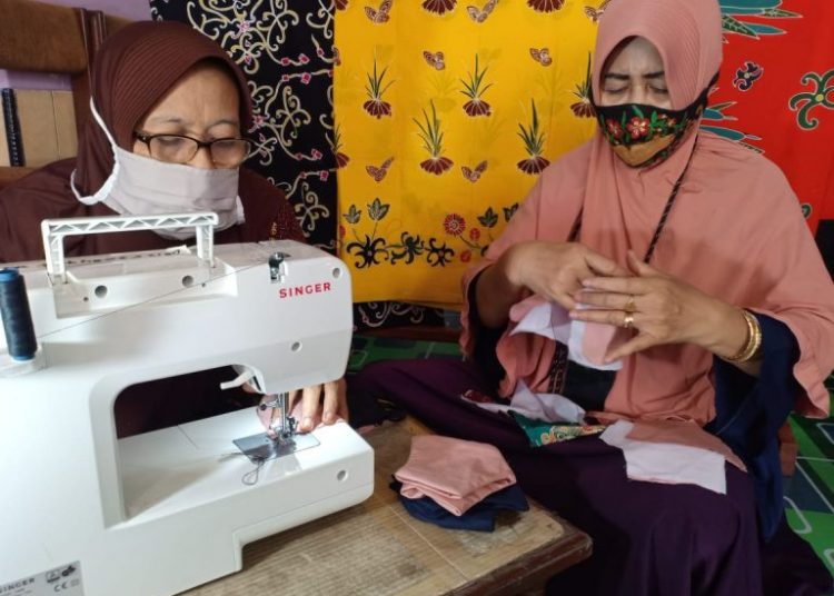 SRI SUNARTI, TETAP PRODUKTIF DI USIA SENJA