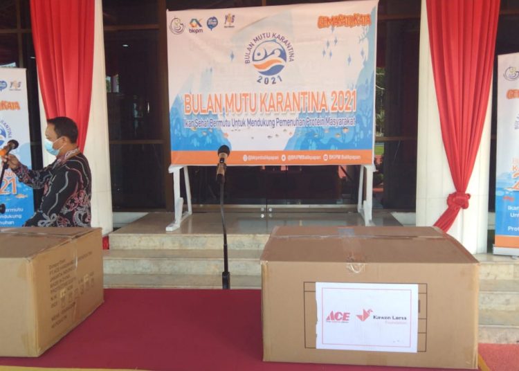 BKIPM BERBAGI 1000 PAKET IKAN DI BALIKPAPAN