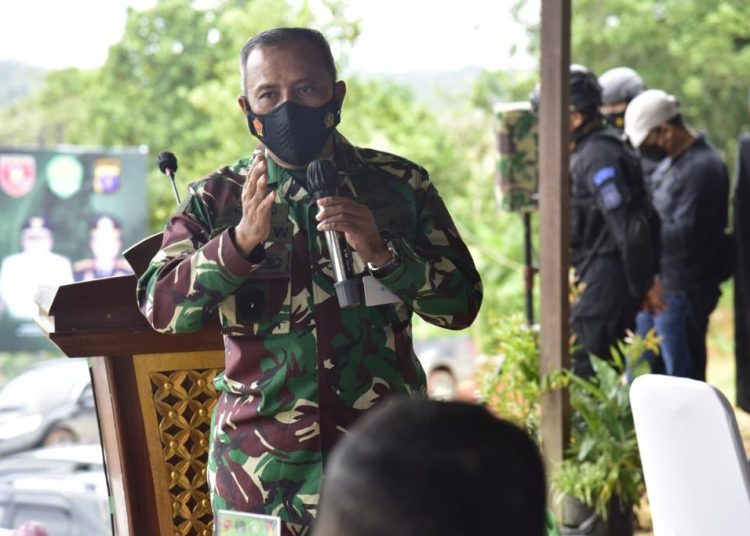 PANGDAM TINJAU PPKM KUKAR